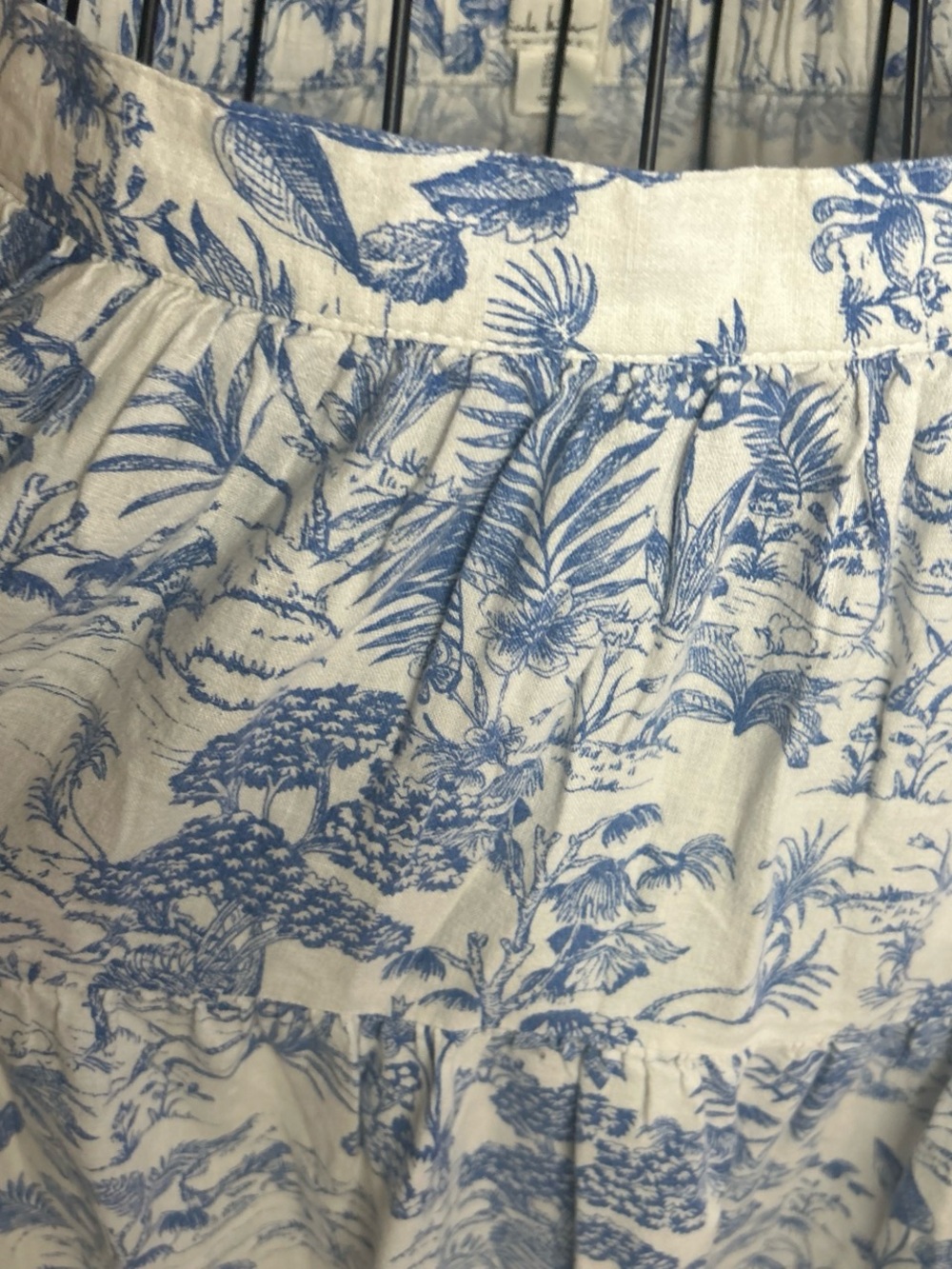 Nicole Miller Women’s Blue/White Floral Long Skirt Sz L - Picture 4 of 6
